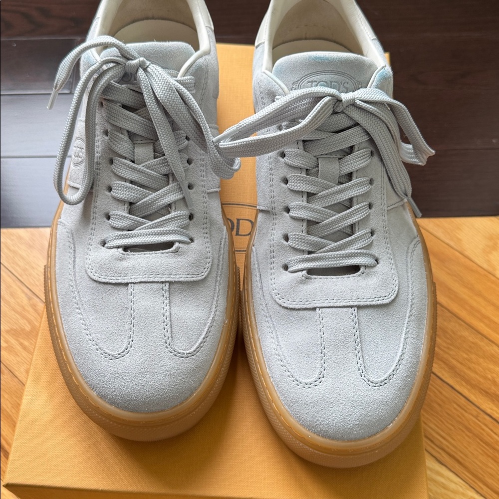 Tods EUC UK 9 (10 US). Grey with gum sole Luxury sneakers - Picture 3 of 7
